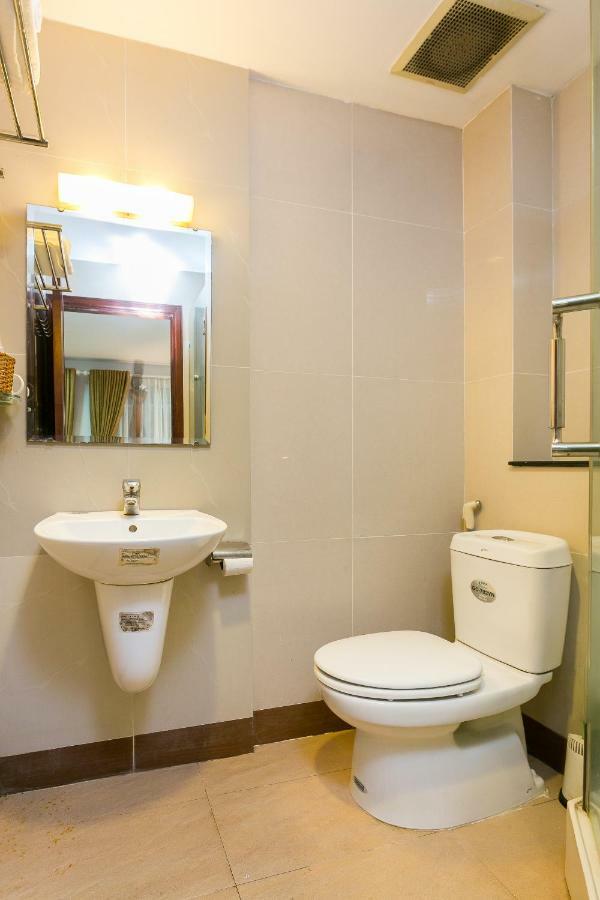 Oyo 169 New Hotel Хошимин Экстерьер фото